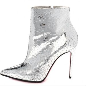 CHRISTIAN LOUBOUTIN
Specchio Martele So Kate 100 Ankle Boots Sz 42 Silver